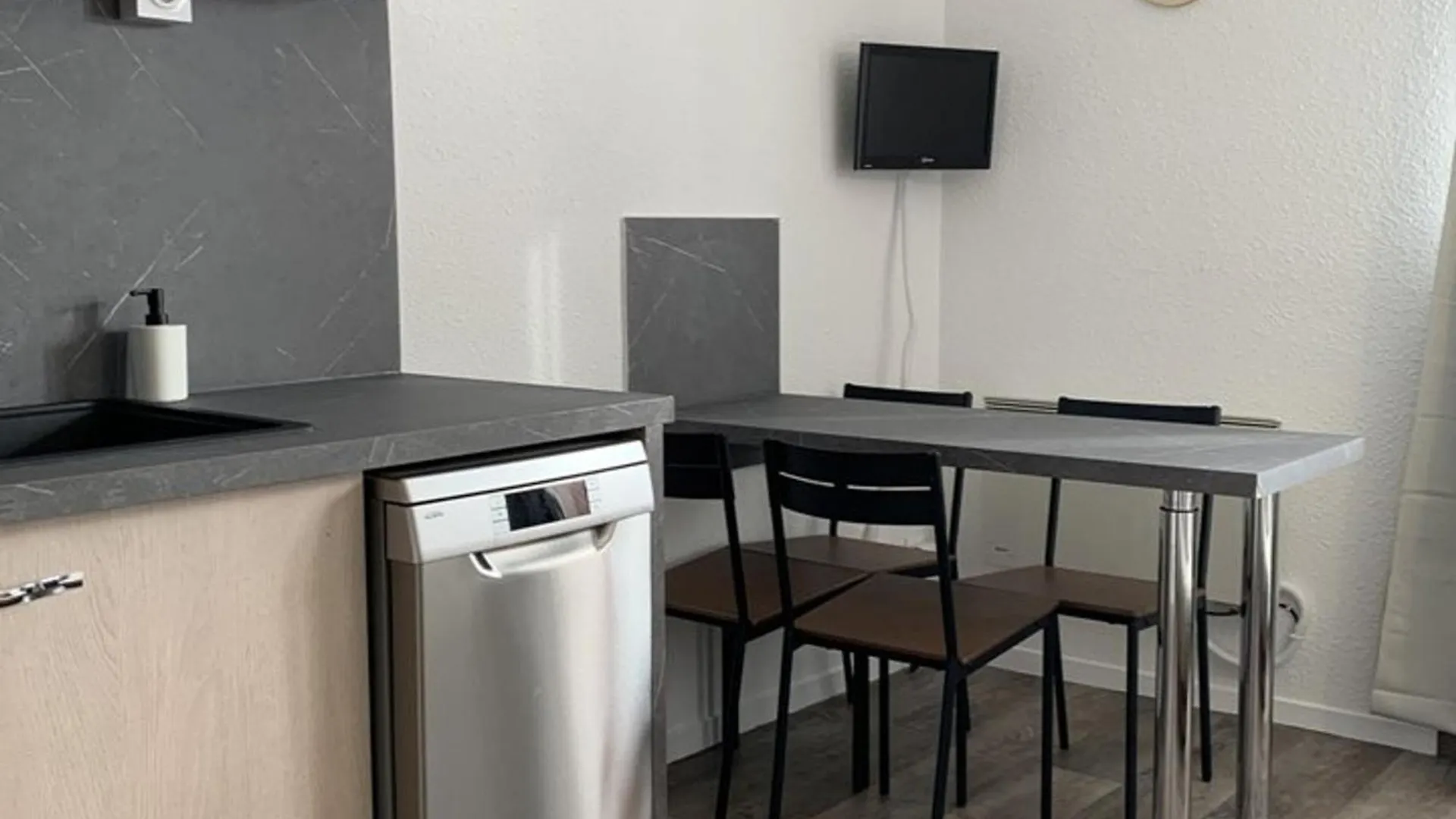 Appartement Cosy 4 Pers. Avec Balcon Sud, Proche Commerces Et Remontees, L'Alpe D'Huez - Fr-1-405-61